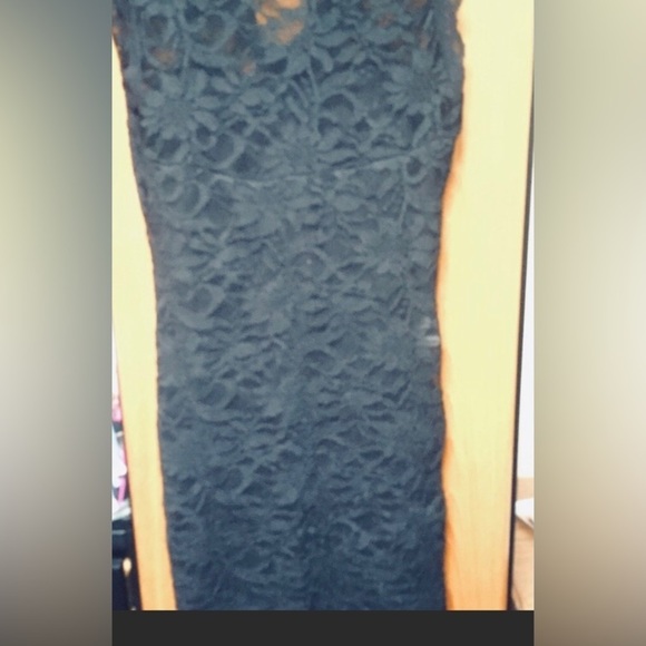 The Vintage Shop medium black stretch lace V-neck sleeveless lined midi dress - Picture 3 of 8